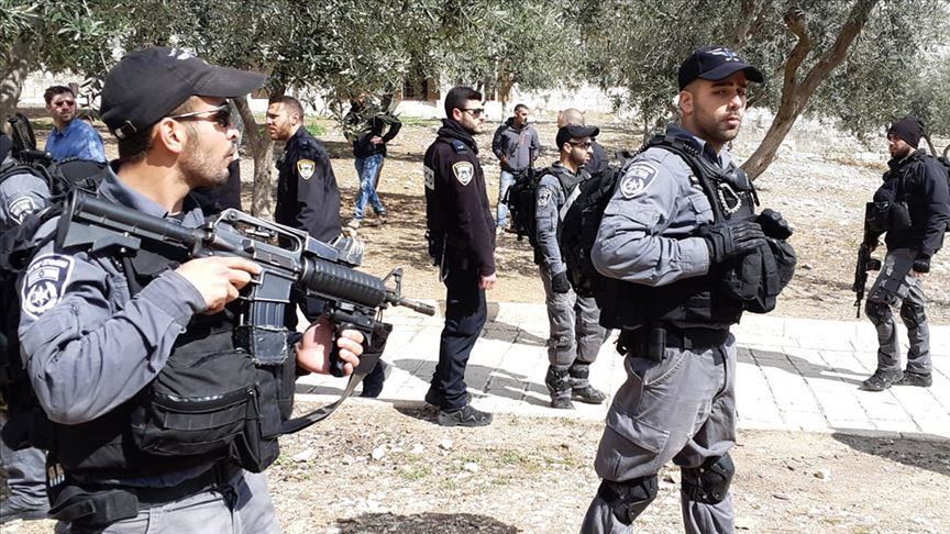 Polisi Zionis Israel Serang Puluhan Jamaah Muslim Dekat Kompleks Masjid Al-Aqsa